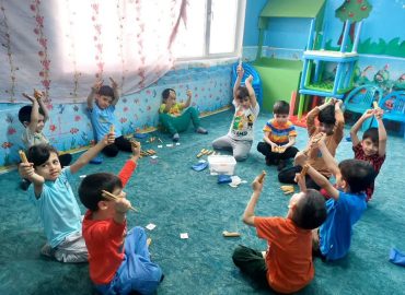 کودکان در دوره خلاق پیش‌دبستانی راه روشن در تهران، فعالیت‌های هنری و آموزشی کودکان
