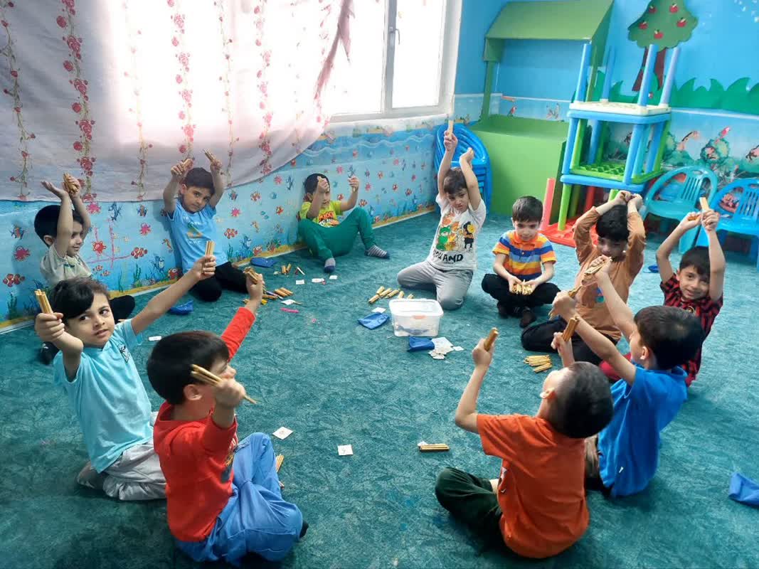کودکان در دوره خلاق پیش‌دبستانی راه روشن در تهران، فعالیت‌های هنری و آموزشی کودکان
