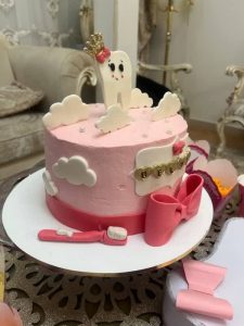 نمونه کار هنرجو - آموزش کیک تولد از صفر تا صد در کلاس کیک پزی و شیرینی پزی راه روشن