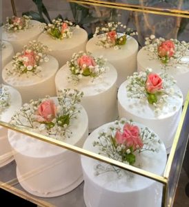 کلاس کیک پزی - آموزش شیرینی پزی از صفر تا صد توسط نیلوفر کریم آبادی