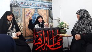حضور زینب ابوطالب در روضه فاطمیه کانون راه روشن با خانواده شهدا
