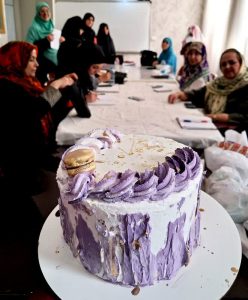 محیط کلاس کیک تولد